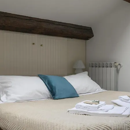Nice Lovely Attic For 4 Person With Wifi - A/C-3